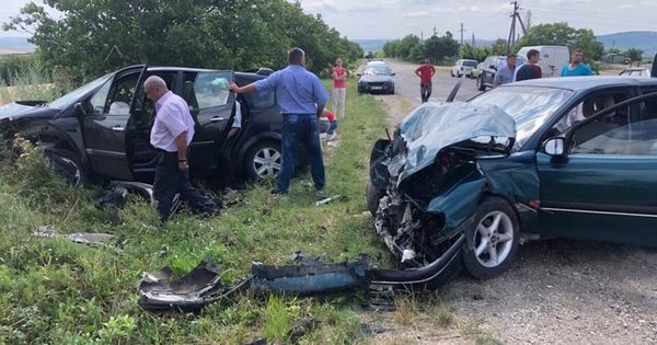 В серьезном ДТП в Сынжерее пострадали 2 человека.