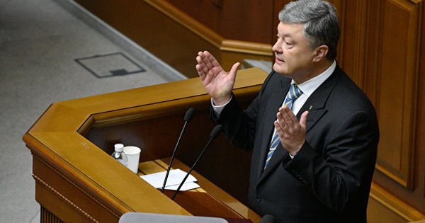Порошенко ждет от Рады предложений по изменениям в конституцию Украины.