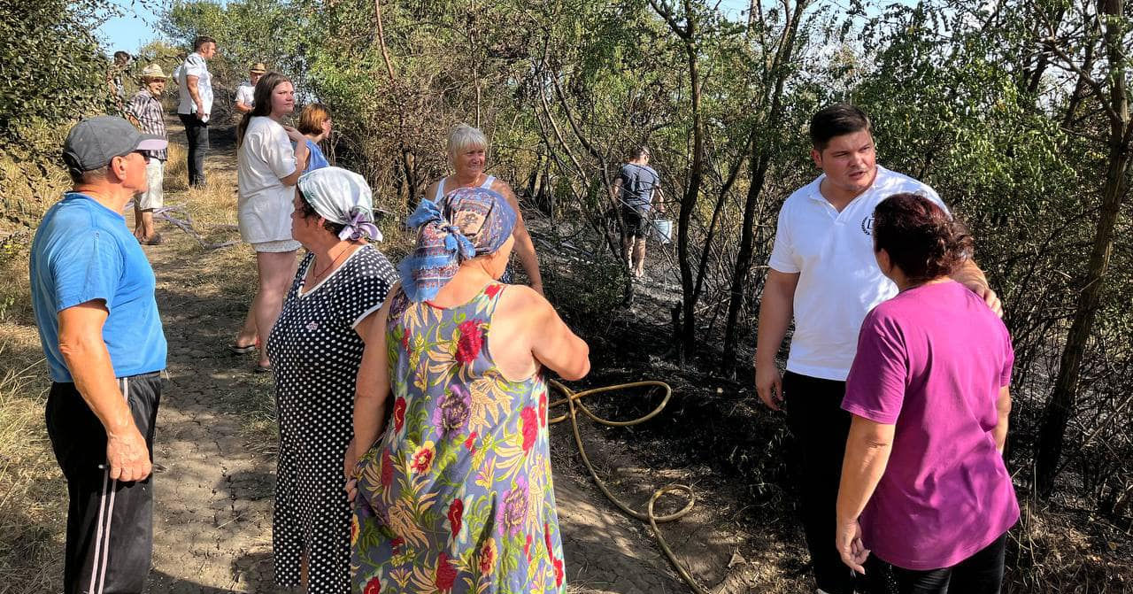 Жители Ставчен вышли на борьбу с огнем: Мы сделаем все, что в наших силах.