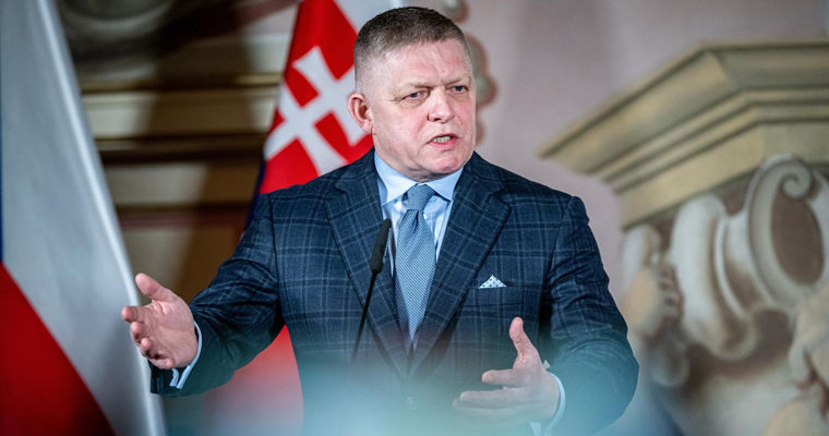 Страны Балтии не позволят борту Фицо зайти в ее небо на пути в РФ.