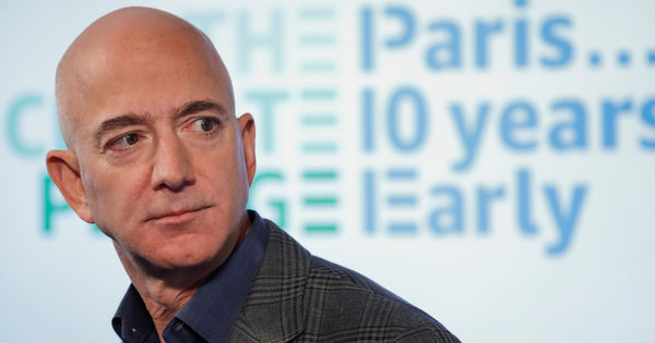 Богатейший человек в мире, глава компании Amazon Джефф Безос.