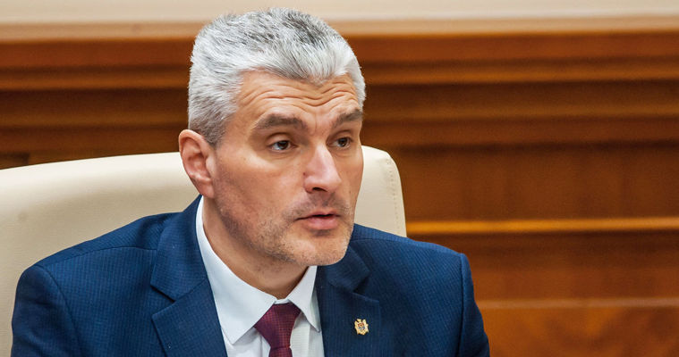 Слусарь возвращается в политику, чтобы поддержать блок проевропейских партий.