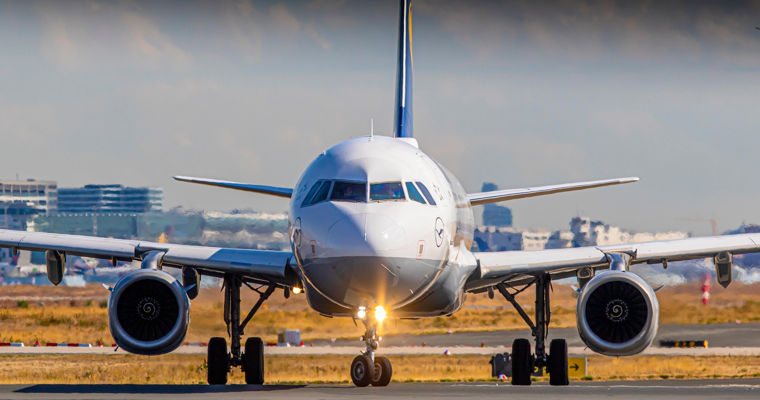 IATA вдвое снизила прогнозируемую прибыль для мировой авиаотрасли.