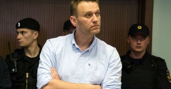 Врачи: Навального возможно отравили неизвестным химическим веществом.
