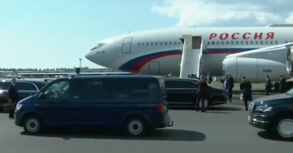 Путин прилетел в Хельсинки на встречу с Трампом.