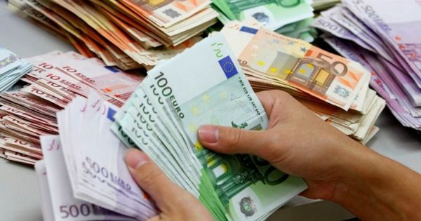 O româncă ar fi primit 100.000 euro de la bătrânul pe care-l îngrijea. Foto: iltempo.it
