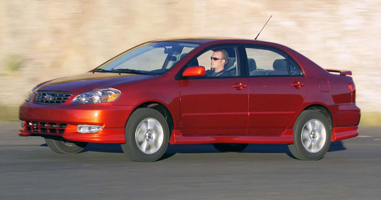 Toyota запретила ездить на 20-летних Corolla из-за риска взрыва подушек.