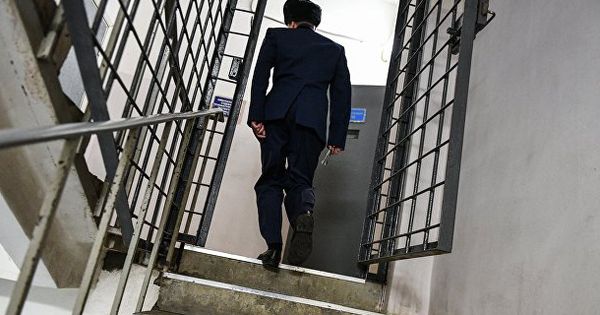 В Белоруссии "черный риелтор" объявил голодовку в камере смертников.