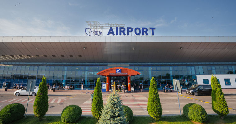 В июле число обслуженных аэропортом пассажиров выросло на 52%. Фото: Point.md