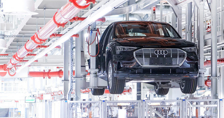 Audi остановила поставки автомобилей в США из-за пошлин Трампа.