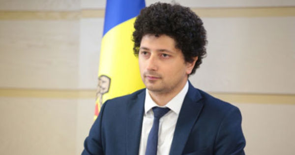 Депутат PAS Раду Мариан.