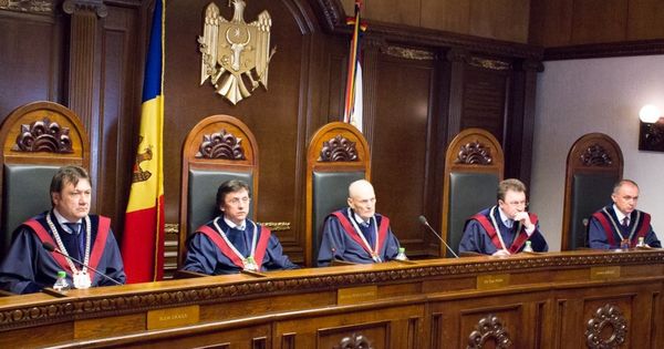 Суд постановил, что отсутствие положения о максимальной продолжительности подписки о невыезде является неконституционным. Фото: moldova.org.