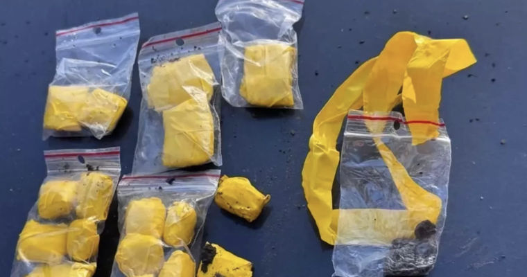 Doi adolescenți, reținuți în Capitală cu jumătate de kilogram de droguri în rucsac.