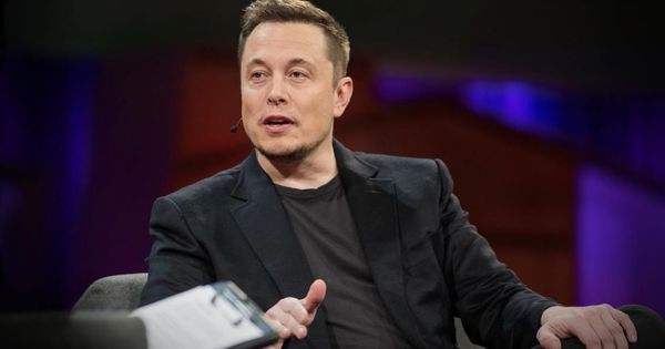 Elon Musk a șters paginile SpaceX și Tesla de pe Facebook