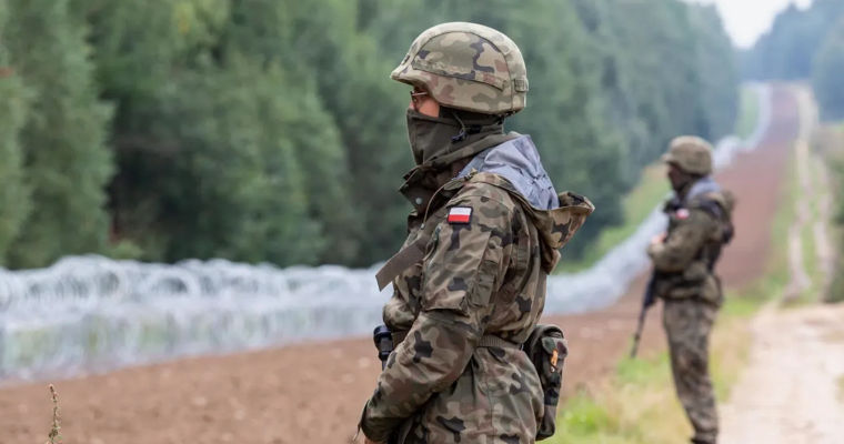 Польский Сейм разрешил силовикам безнаказанно применять оружие на границе с Беларусью.