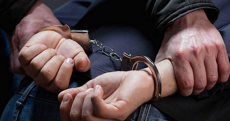 Задержан отчим 11-летней девочки, родившей ребенка.