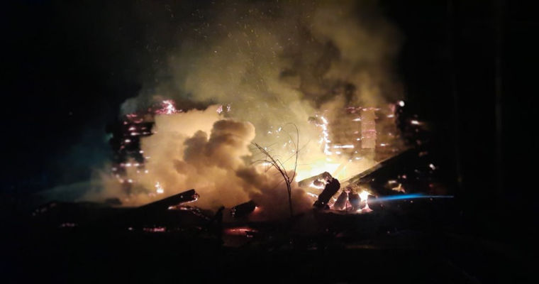 Пожар полностью уничтожил деревянный дом в Каларашском районе.