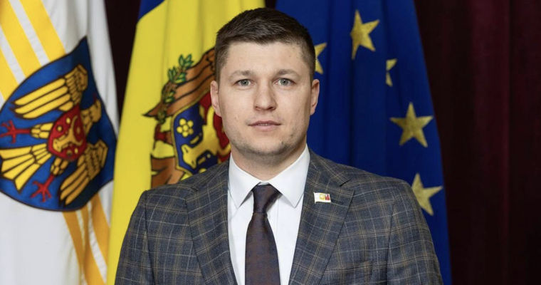 Муниципальный советник Серджиу Крецу исключён из PAS.
