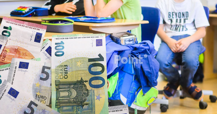 В Германии учительница младших классов вызвала полицию из-за ученика с €5 тысячами.
