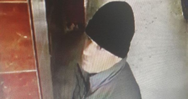 Bucureşti: Maniacul ce a agresat copii în liftul unui bloc, prins. Foto: news.ro