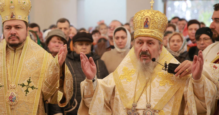 Священный Синод утвердил отставку митрополита Петру, замешенного в секс-скандале.