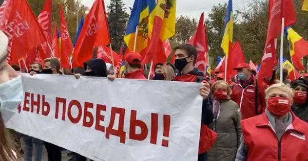 В столице прошел марш в поддержку кандидата в президенты Игоря Додона.