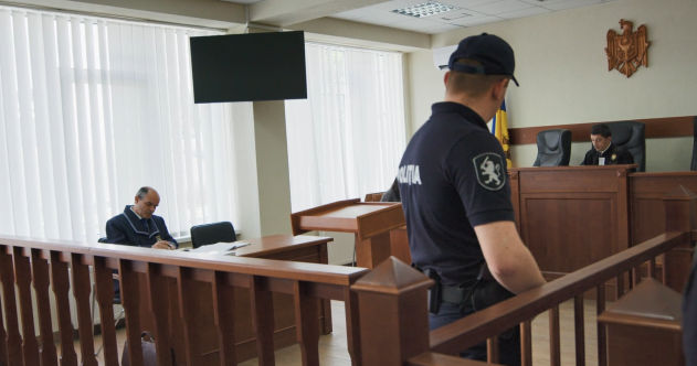 Заключенного, покусавшего сотрудника тюрьмы, приговорили к трем годам заключения.