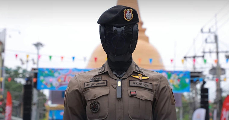 Poliția din Thailanda a primit în dotare un adevărat robocop.