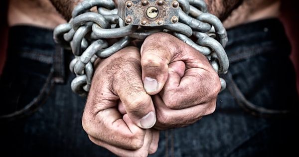 Молдаванка, работавшая на российскую компанию, держала в рабстве 10 человек.