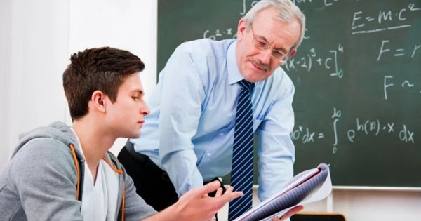 Новый учебный год может начаться при острой нехватке педагогических кадров.