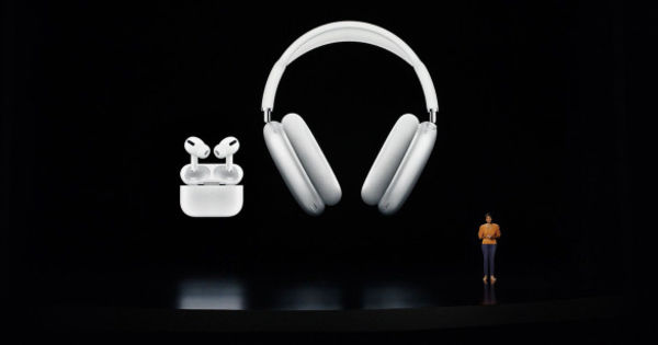 Apple презентовала новые наушники AirPods.