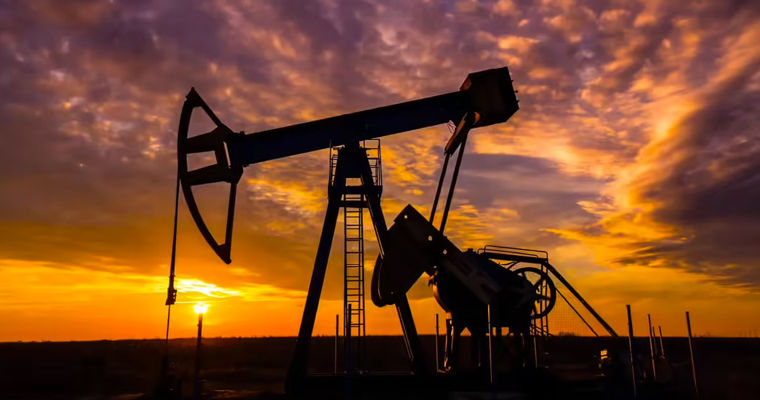 В ОАЭ заявили, что приближается конец эпохи нефти: страна стремится к максимальной добыче.