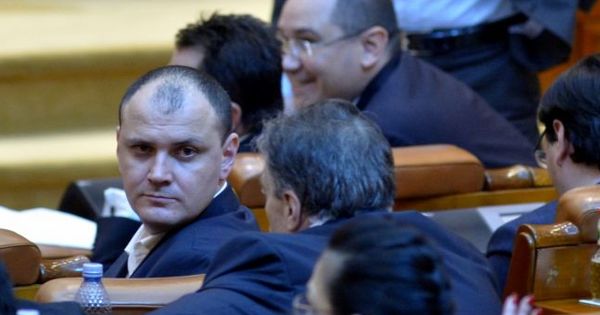 Cum funcţiona reţeaua lui Sebastian Ghiţă de corupere a alegătorilor din Republica Moldova. Foto: Mediafax