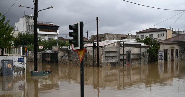 Πλημμύρες στην Ελλάδα.  Η βροχή και το χαλάζι προκάλεσαν όλεθρο στη Θεσσαλονίκη