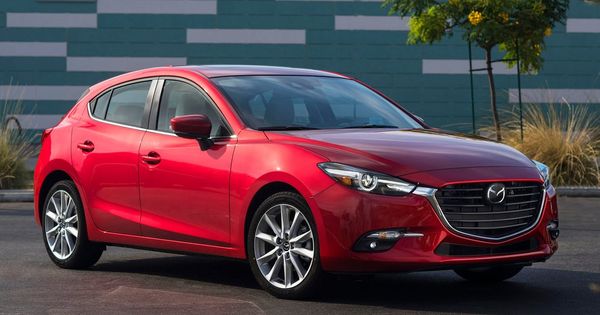 Mazda отзовет автомобили Mazda3 из-за отваливающихся колес.