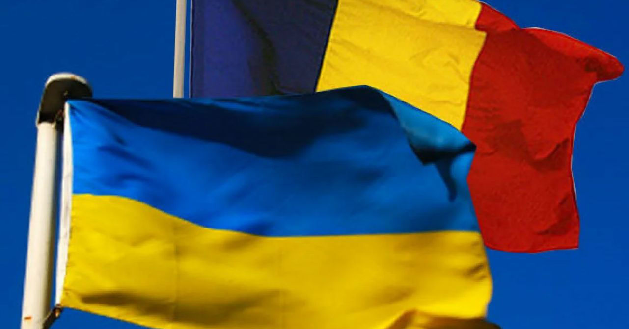 Украинцы румыния. Румыния Украина. Флаг Украины и Румынии. Флаги Молдовы и Украины. Украинцы в Румынии.