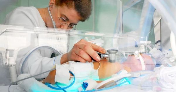 В Молдове трое новорожденных с COVID-19 находятся на ИВЛ.