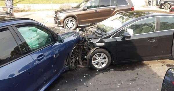 На Рышкановке произошло ДТП: столкнулись BMW X5 и Toyota Avensis.