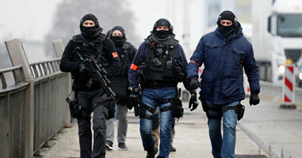 На юго-востоке Турции акции курдов разогнали газом и водометами.