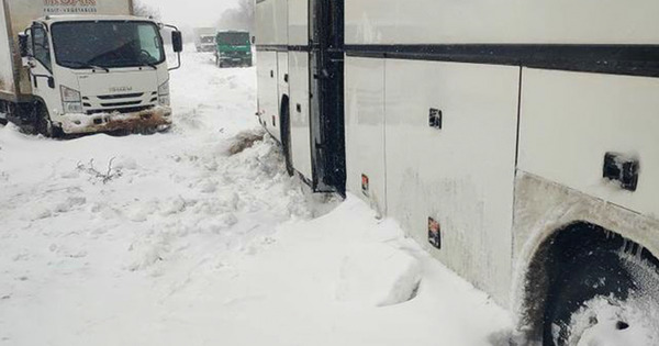 На дороге от Кучурган до Одессы застряли два молдавских автобуса.
