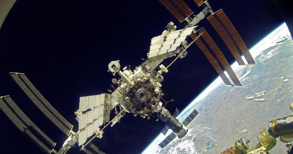 В «Роскосмосе» рассказали о переговорах с NASA о перекрестных полетах к МКС.