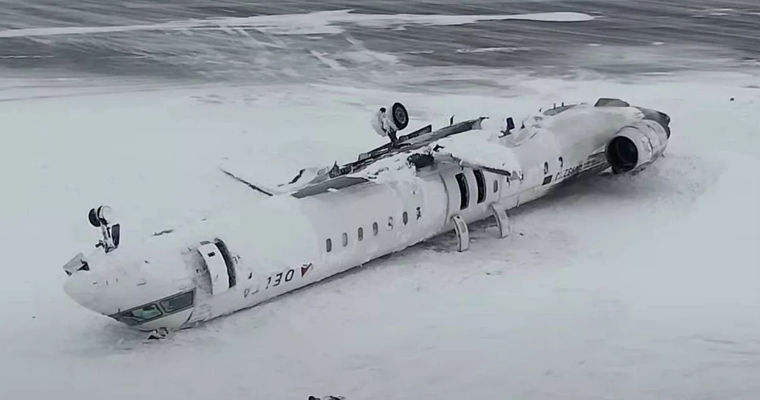 Пассажирам разбившегося самолёта Delta предложили 30 000 долларов "без всяких условий".