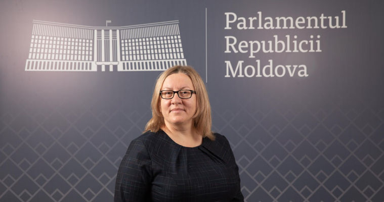 Депутат PAS Галина Сажин сложила полномочия.