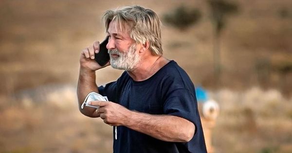 Алек Болдуин прокомментировал гибель оператора на съемках фильма.