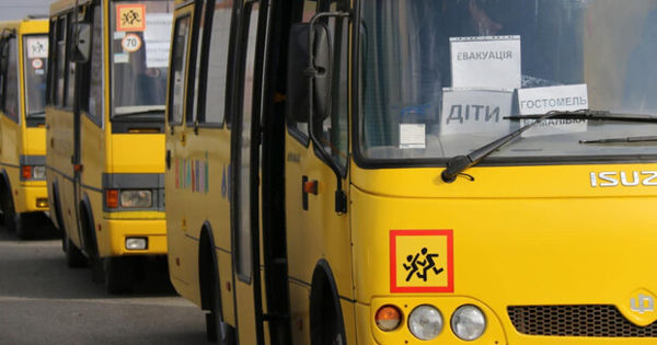 Людей эвакуировали, потому что их населенный пункт расположен на линии фронта.