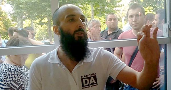 Судьи отклонили ходатайство адвокатов Петика об отмене ареста.