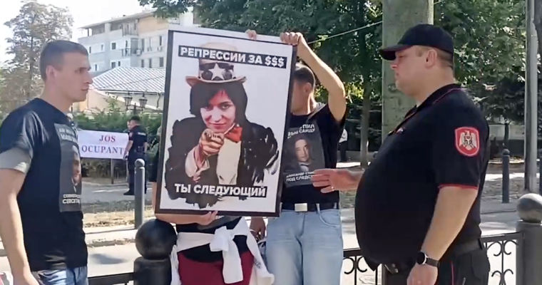 Протест у посольства США: "Ты выступил против PAS - значит, ты следующий!".