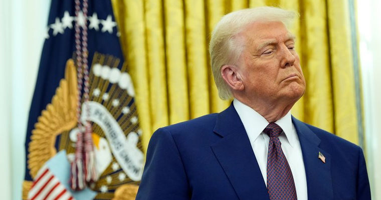 Трамп призвал провести выборы в Украине: "Рейтинг Зеленского — 4%. Страна разорвана в клочья".