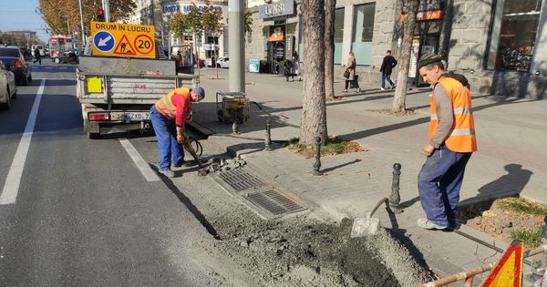 Возобновлены работы по ремонту и обустройству ливнёвок в центре столицы.