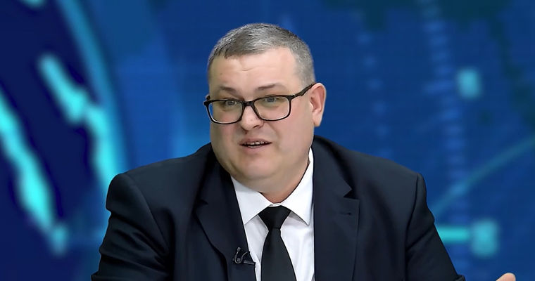 Новый глава АП указал в декларации две квартиры, дом, земельные участки и Renault.